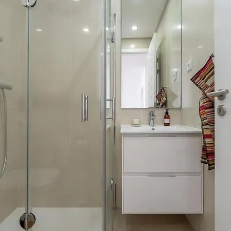 Bay View Apartment *