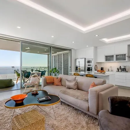 Bay View Apartment *