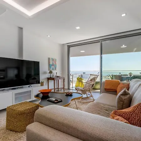 Bay View Apartment *